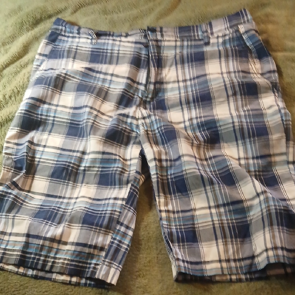 Men's Blue Plaid Cargo Shorts